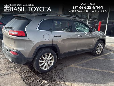 Used 2017 Jeep Cherokee Limited image 1