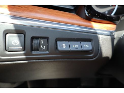 Used 2017 Cadillac XT5 Platinum AWD/4WD image 37
