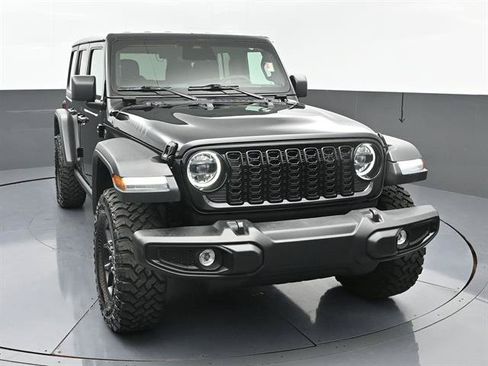 Used 2025 Jeep Wrangler Unlimited Sport AWD/4WD image 3