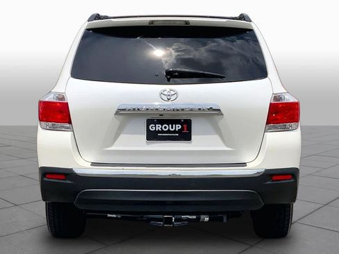 Used 2013 Toyota Highlander SE FWD image 5
