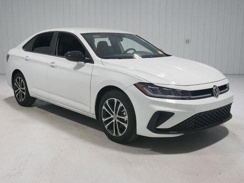 Used 2025 Volkswagen Jetta Sport image 3