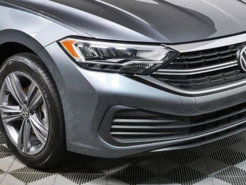 Certified 2024 Volkswagen Jetta SE FWD image 34