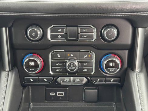 Used 2024 Chevrolet Tahoe Z71 w/ Luxury Package image 18