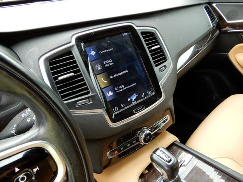 Used 2019 Volvo XC90 T6 Momentum w/ Advanced Package image 16