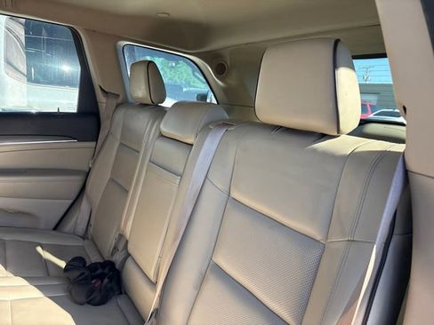 Used 2018 Jeep Grand Cherokee Overland image 10