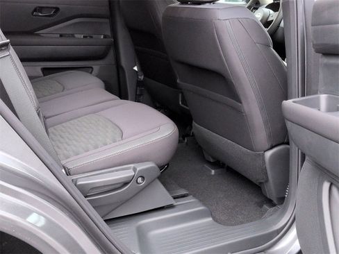 New 2025 Nissan Pathfinder SV image 18