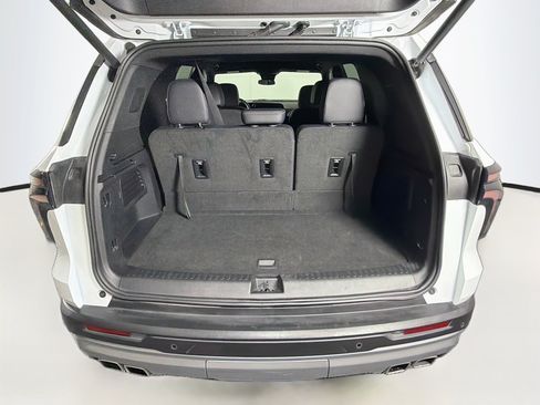 Used 2025 Chevrolet Traverse LT FWD image 30