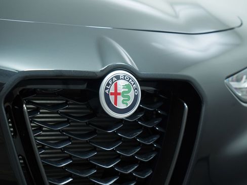 New 2025 Alfa Romeo Stelvio Sprint image 18