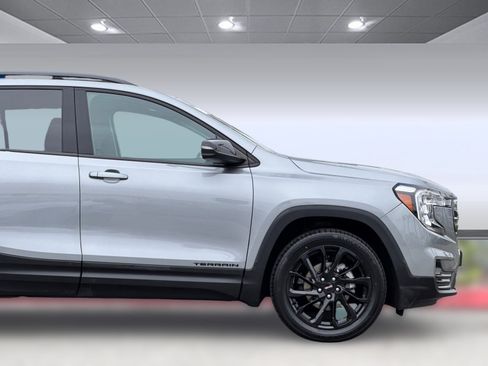 Used 2024 GMC Terrain SLT w/ Elevation Edition FWD image 34