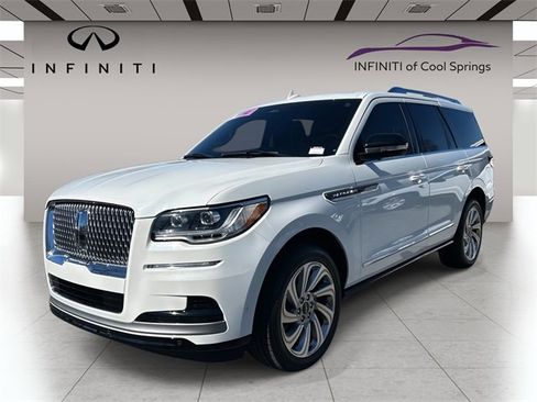 Used 2024 Lincoln Navigator Reserve image 3