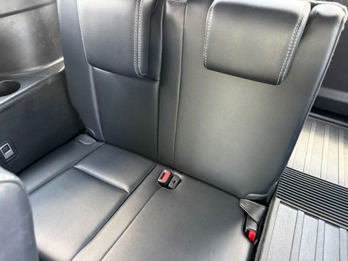 Used 2018 Toyota Highlander SE FWD image 10