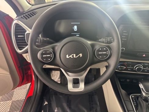 Certified 2025 Kia Soul LX w/ LX Technology Package image 27