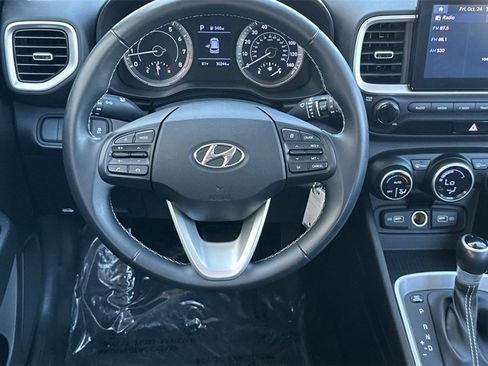 Used 2022 Hyundai Venue SEL image 16
