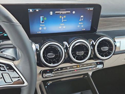New 2026 Mercedes-Benz GLB 250 image 12