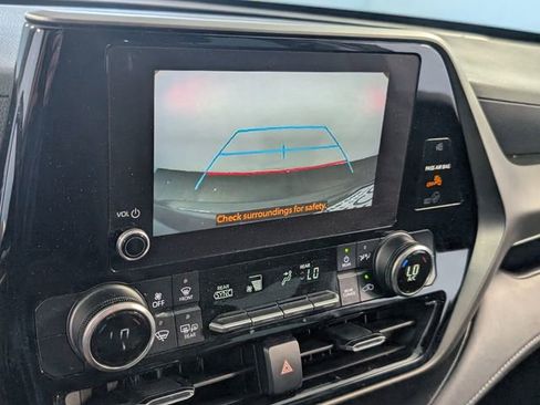 Used 2024 Toyota Highlander LE image 20