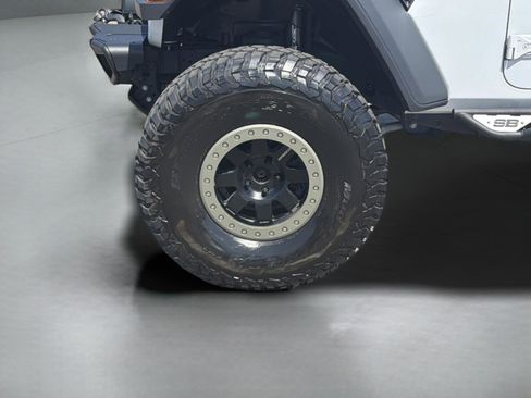 Used 2020 Jeep Gladiator Rubicon image 9