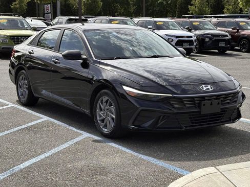Used 2024 Hyundai Elantra SEL FWD image 5
