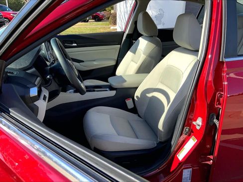 Used 2025 Nissan Altima 2.5 SV image 8