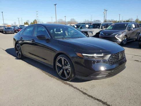Used 2024 Honda Accord Sport image 4