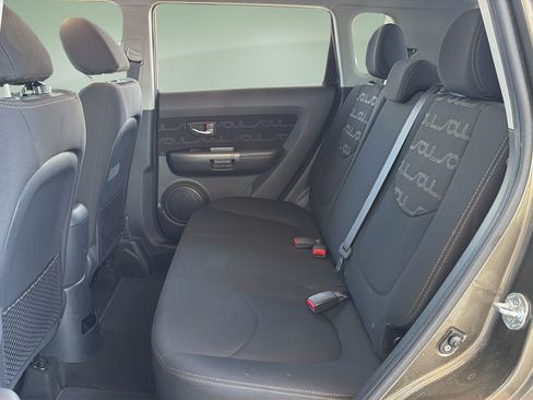 Used 2013 Kia Soul + w/ Audio Pkg FWD image 15
