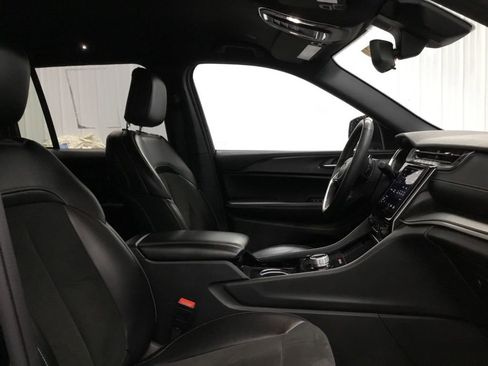 Used 2023 Jeep Grand Cherokee Altitude image 23