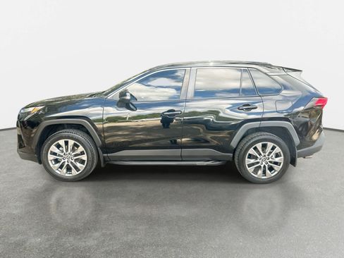 Used 2022 Toyota RAV4 XLE Premium FWD image 4