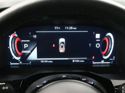 Used 2025 Nissan Pathfinder Platinum FWD image 10