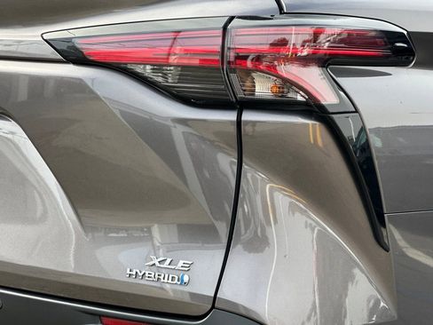 Used 2022 Toyota Sienna XLE image 28