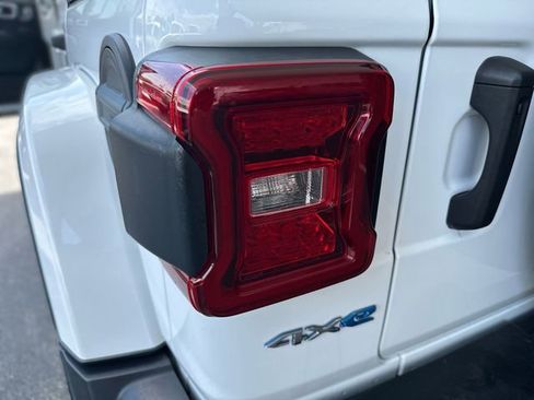Used 2021 Jeep Wrangler Unlimited Sahara w/ Cold Weather Group AWD/4WD image 26