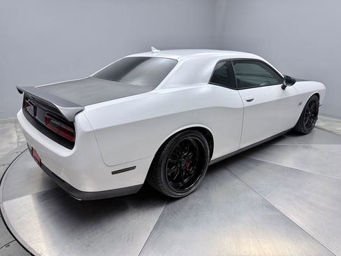 Used 2016 Dodge Challenger SRT w/ Technology Group image 5