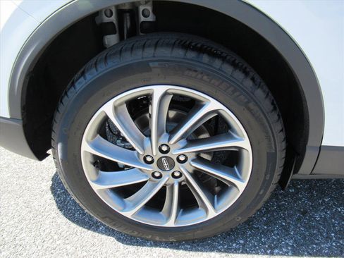 Used 2025 Lincoln Corsair FWD w/ Equipment Group 101A image 8