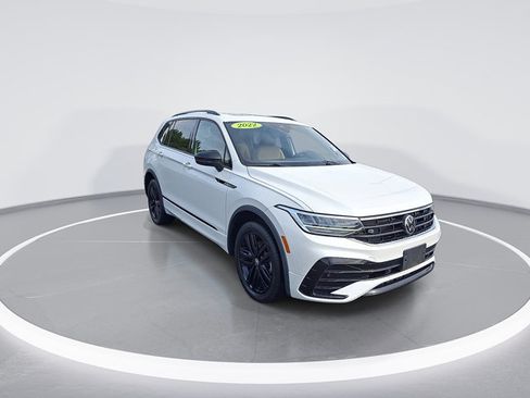 Used 2022 Volkswagen Tiguan SE R-Line AWD/4WD image 2