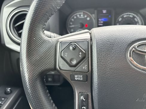 Used 2019 Toyota Tacoma TRD Off-Road image 9