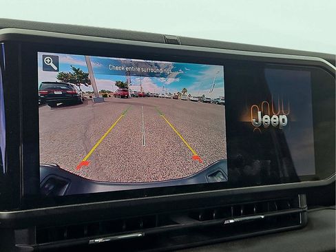 Used 2025 Jeep Gladiator Sport AWD/4WD image 16