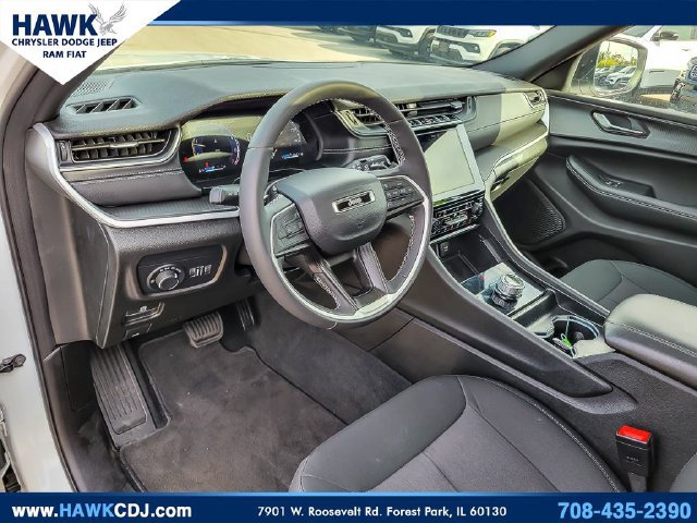 Certified 2025 Jeep Grand Cherokee Laredo X w/ Luxury Tech Group I AWD/4WD image 9