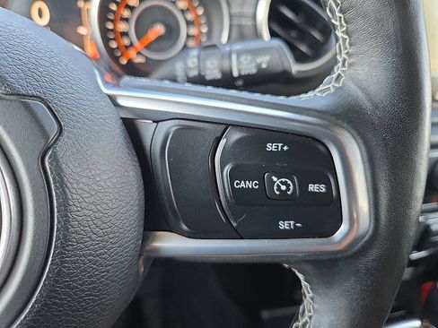 Used 2019 Jeep Wrangler Unlimited Sahara AWD/4WD image 18