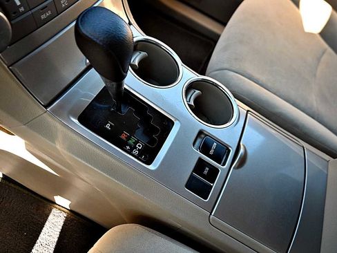 Used 2013 Toyota Highlander FWD image 23