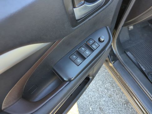 Used 2019 Toyota Highlander FWD V6 image 17