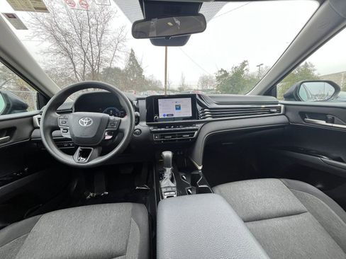 Used 2025 Toyota Camry LE image 33