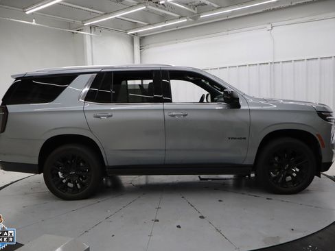 Used 2025 Chevrolet Tahoe Premier AWD/4WD image 2