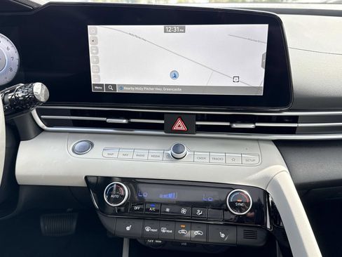 New 2025 Hyundai Elantra Limited image 4