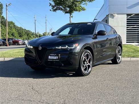 Used 2024 Alfa Romeo Stelvio Veloce image 1