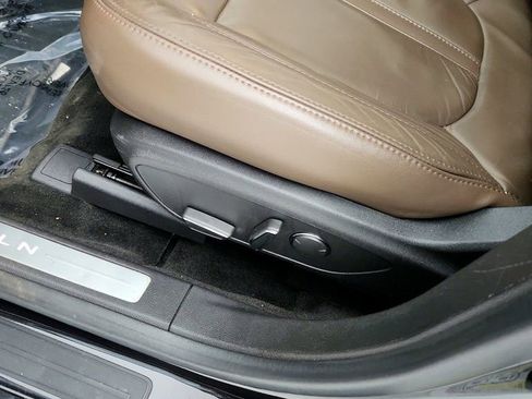 Used 2013 Lincoln MKZ image 12