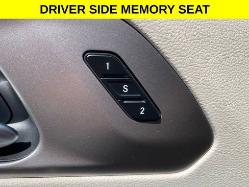 Used 2024 Chrysler Pacifica Touring-L FWD image 14