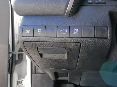 Used 2020 Toyota Camry SE image 22