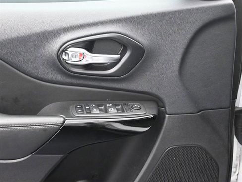 Used 2023 Jeep Cherokee Altitude Lux image 16