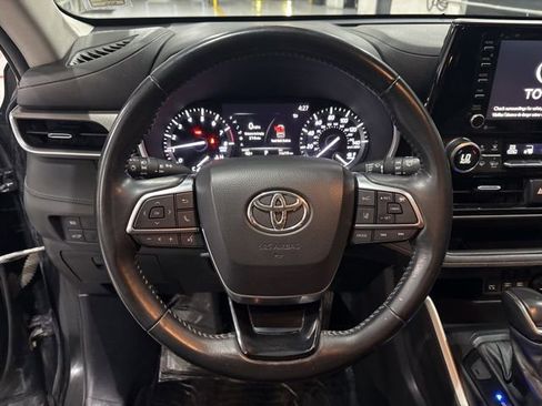 Used 2021 Toyota Highlander XLE AWD/4WD image 15