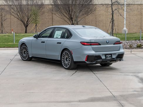 New 2026 BMW i7 xDrive60 AWD/4WD image 3