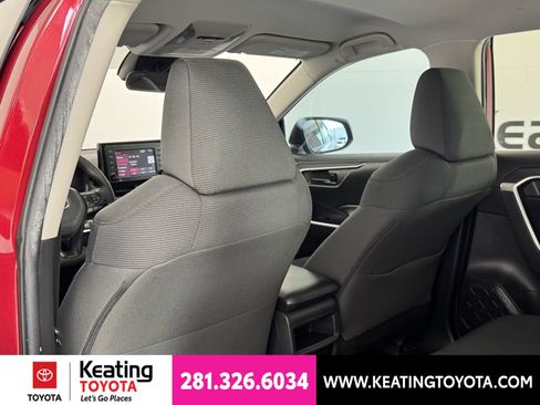 Used 2021 Toyota RAV4 LE FWD image 16