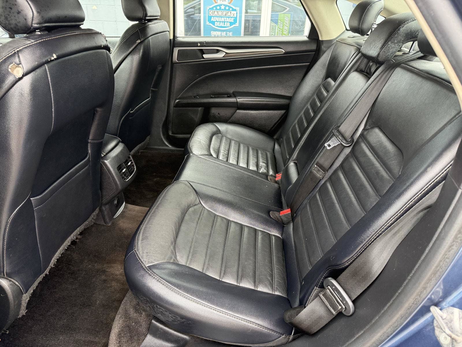 Used 2018 Ford Fusion SE w/ Fusion SE Technology Package FWD image 11